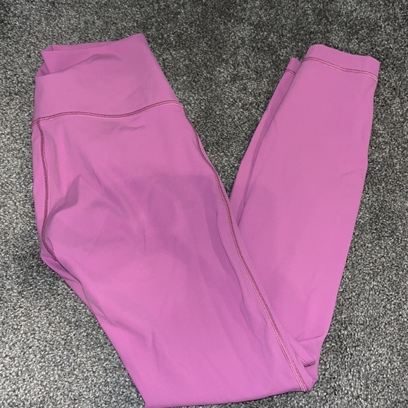 Lululemon size 4 magenta leggings - Picture 4 of 4